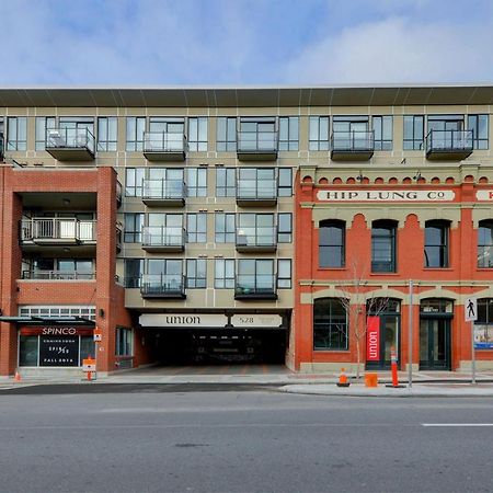 Gorgeous Old Town Condo With Patio And Parking! Victoria Luaran gambar